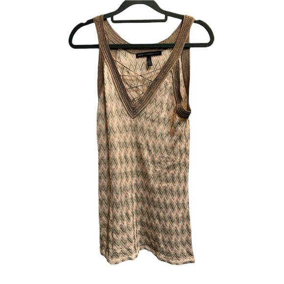 WHITE HOUSE BLACK MARKET Peach Gold Metallic V Neck Sleeveless Zigzag Tank EUC - Picture 6 of 15